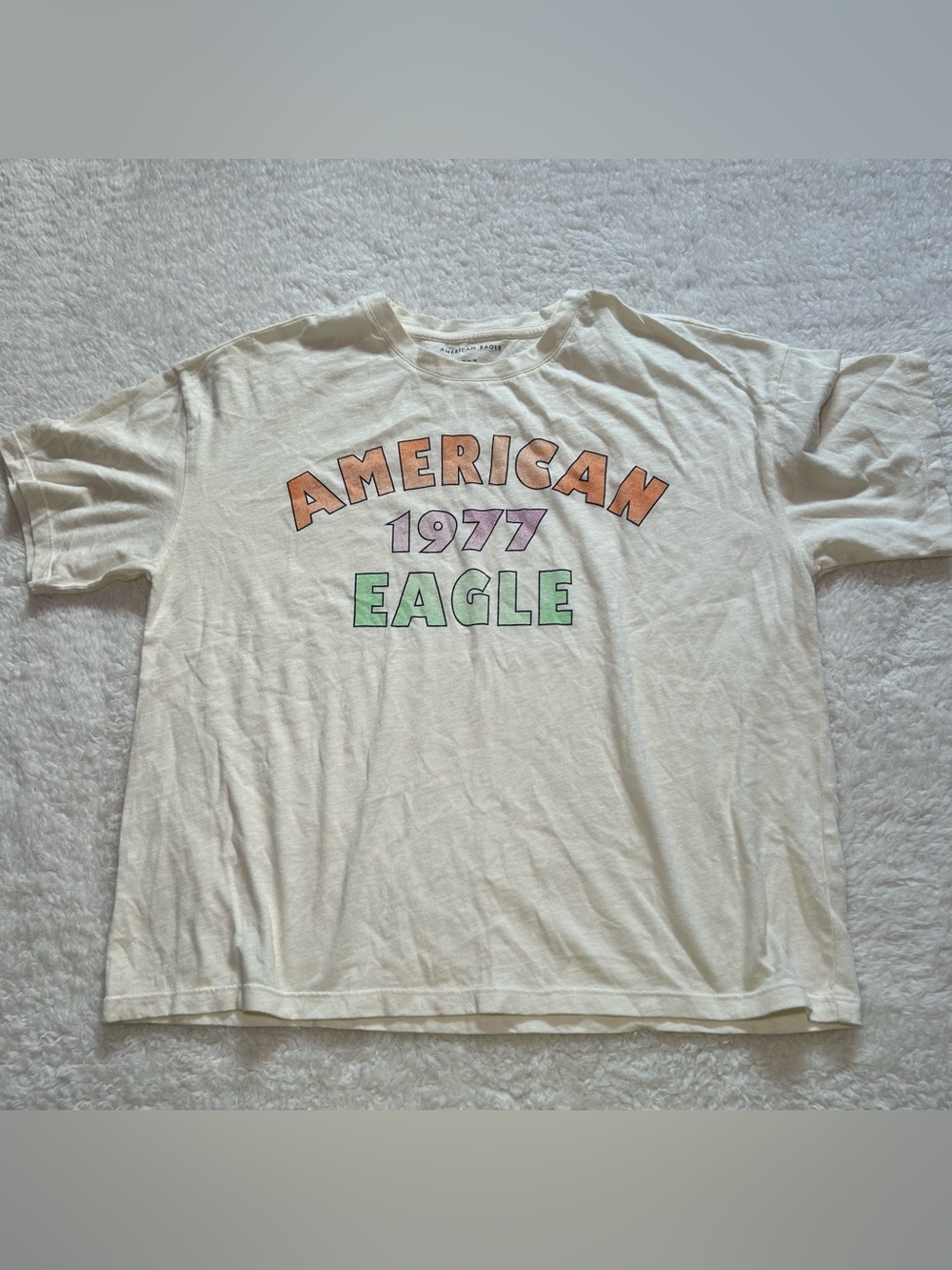 American Eagle Women’s 1977 Graphic T-Shirt Medium